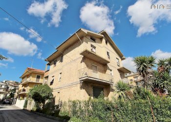 Foto 1 - Stable - Palace Via Crivellucci, Monsampolo del Tronto - photo 1