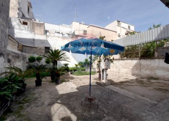 Piscina - Independent house Via Duomo
 
15, Bari - photo 8