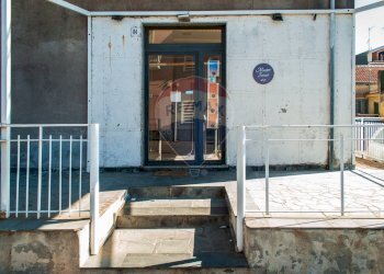 Edificio all\'aperto - Locale Commerciale via Carico
 
84, Acireale - foto 1