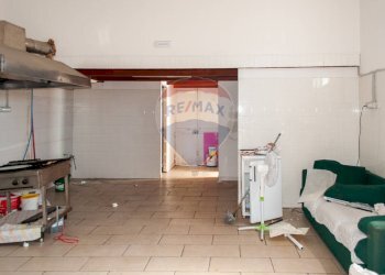 Cucina - Locale Commerciale via Carico
 
84, Acireale - foto 4