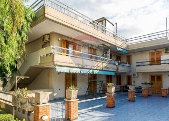 Edificio all\'aperto - Trilocale Via Pietralonga
 
44, Mascali - foto 1