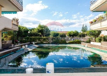 Piscina - Trilocale Via Pietralonga
 
44, Mascali - foto 2