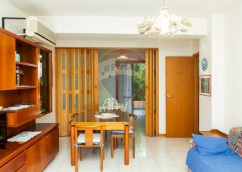 Sala da pranzo - Trilocale Via Pietralonga
 
44, Mascali - foto 19