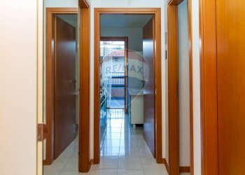 Hall / corridoio - Trilocale Via Pietralonga
 
44, Mascali - foto 33