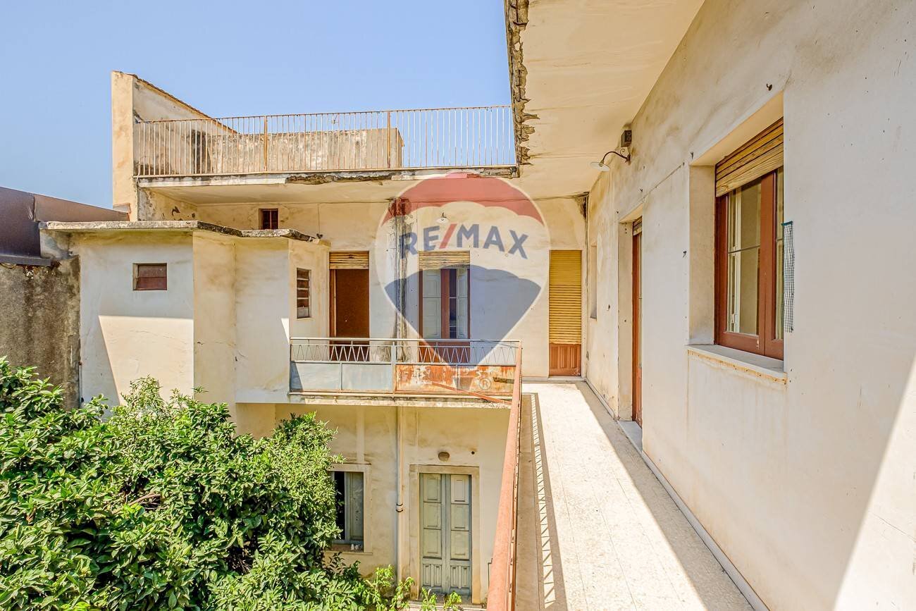 Casa all\'aperto - Casa indipendente VIA CARLO ALBERTO
 
87/89 p.T-1, Giarre - foto 3