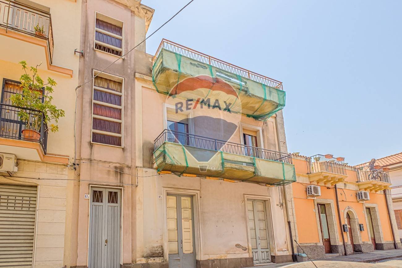 Edificio all\'aperto - Casa indipendente VIA CARLO ALBERTO
 
87/89 p.T-1, Giarre - foto 2