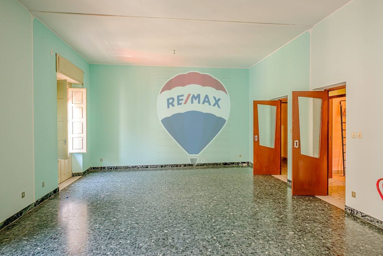 Stanza vuota - Casa indipendente VIA CARLO ALBERTO
 
87/89 p.T-1, Giarre - foto 1