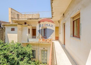 Casa all\'aperto - Casa indipendente VIA CARLO ALBERTO
 
87/89 p.T-1, Giarre - foto 3