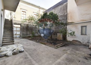 Terrazza - Casa indipendente VIA CARLO ALBERTO
 
87/89 p.T-1, Giarre - foto 4