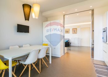 Sala da pranzo - Quadrilocale Via Nazionale
 
32, Aci Castello - foto 10