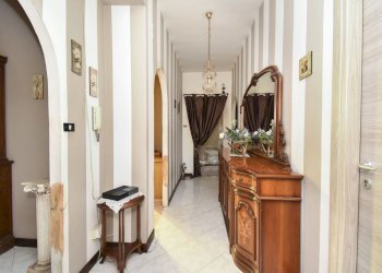 Hall / corridoio - Appartamento Via Cavalieri di Vittorio Veneto
 
2, Gravina di Catania - foto 22