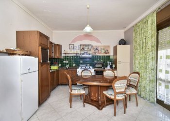 Sala da pranzo - Appartamento Via Cavalieri di Vittorio Veneto
 
2, Gravina di Catania - foto 26