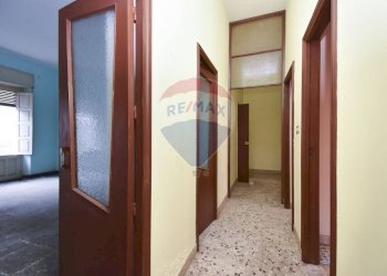 Hall / corridoio - Casa semi indipendente VIA CARLO ALBERTO
 
87/89 p.1, Giarre - foto 31