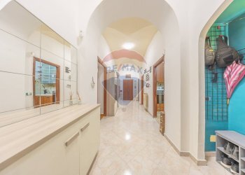 Hall / corridoio - Trilocale Via Principe Amedeo
 
307, Roma - foto 6