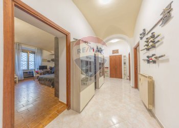 Hall / corridoio - Trilocale Via Principe Amedeo
 
307, Roma - foto 8