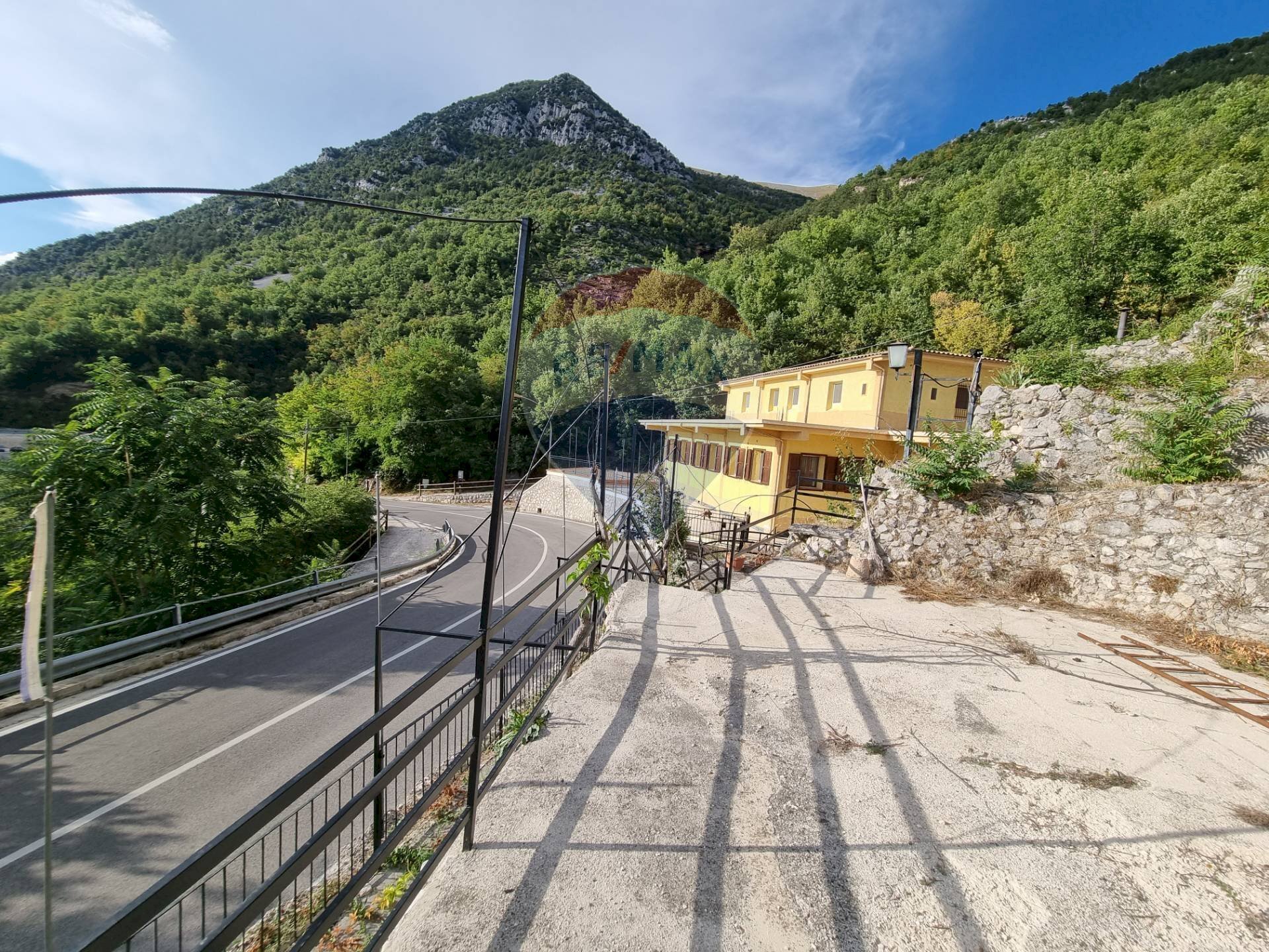 Vista delle montagne - Commercial Premises via Dante  Alighieri, Pacentro - photo 2