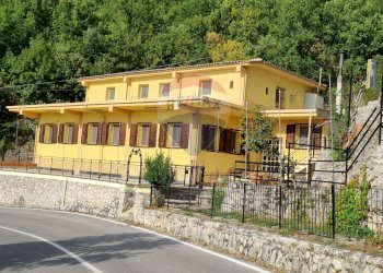 Casa all\'aperto - Commercial Premises via Dante  Alighieri, Pacentro - photo 1