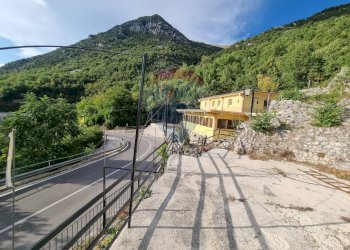 Vista delle montagne - Commercial Premises via Dante  Alighieri, Pacentro - photo 2