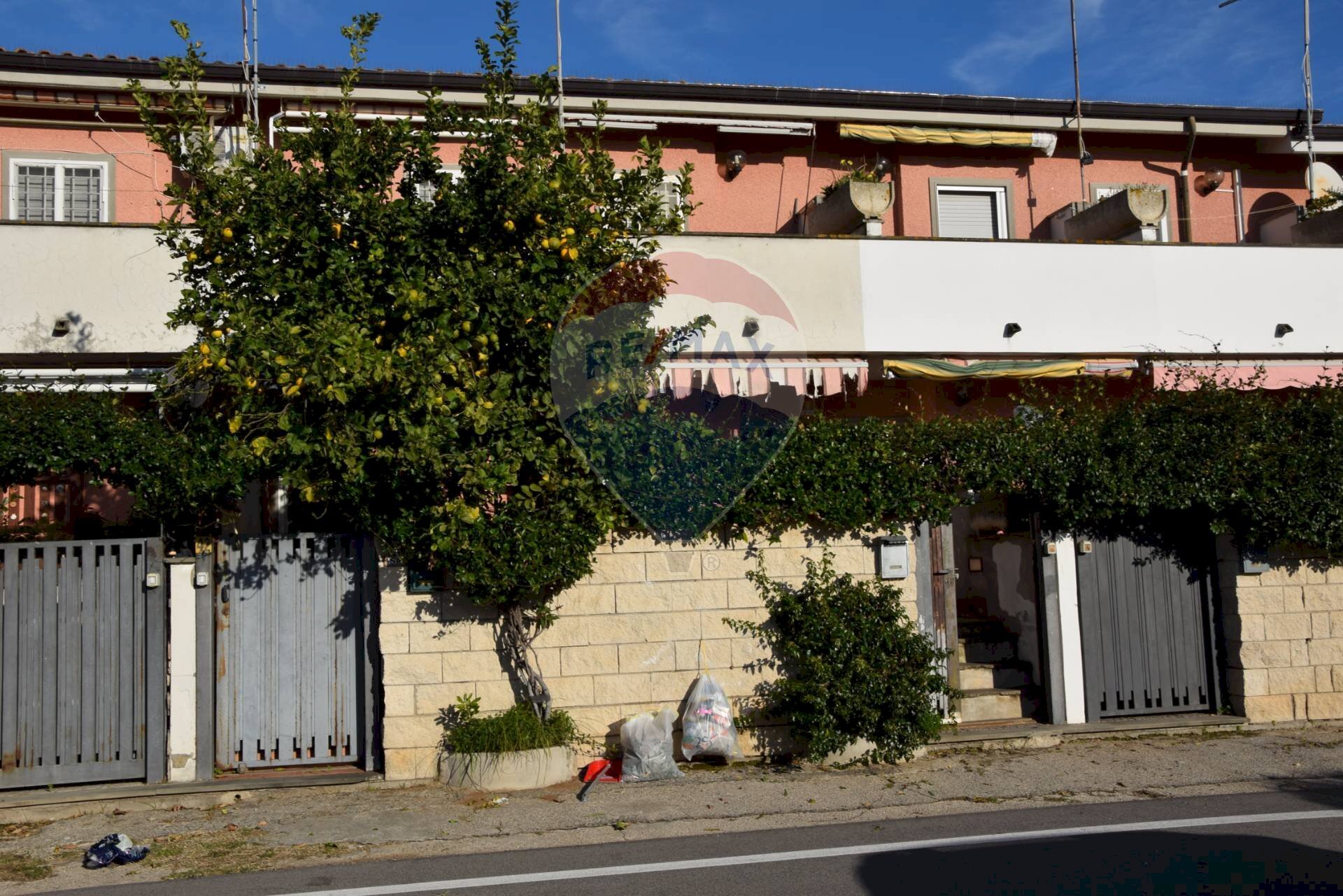 Edificio all\'aperto - Villa a Schiera Via dei Gerani
 
42, Ardea - foto 1