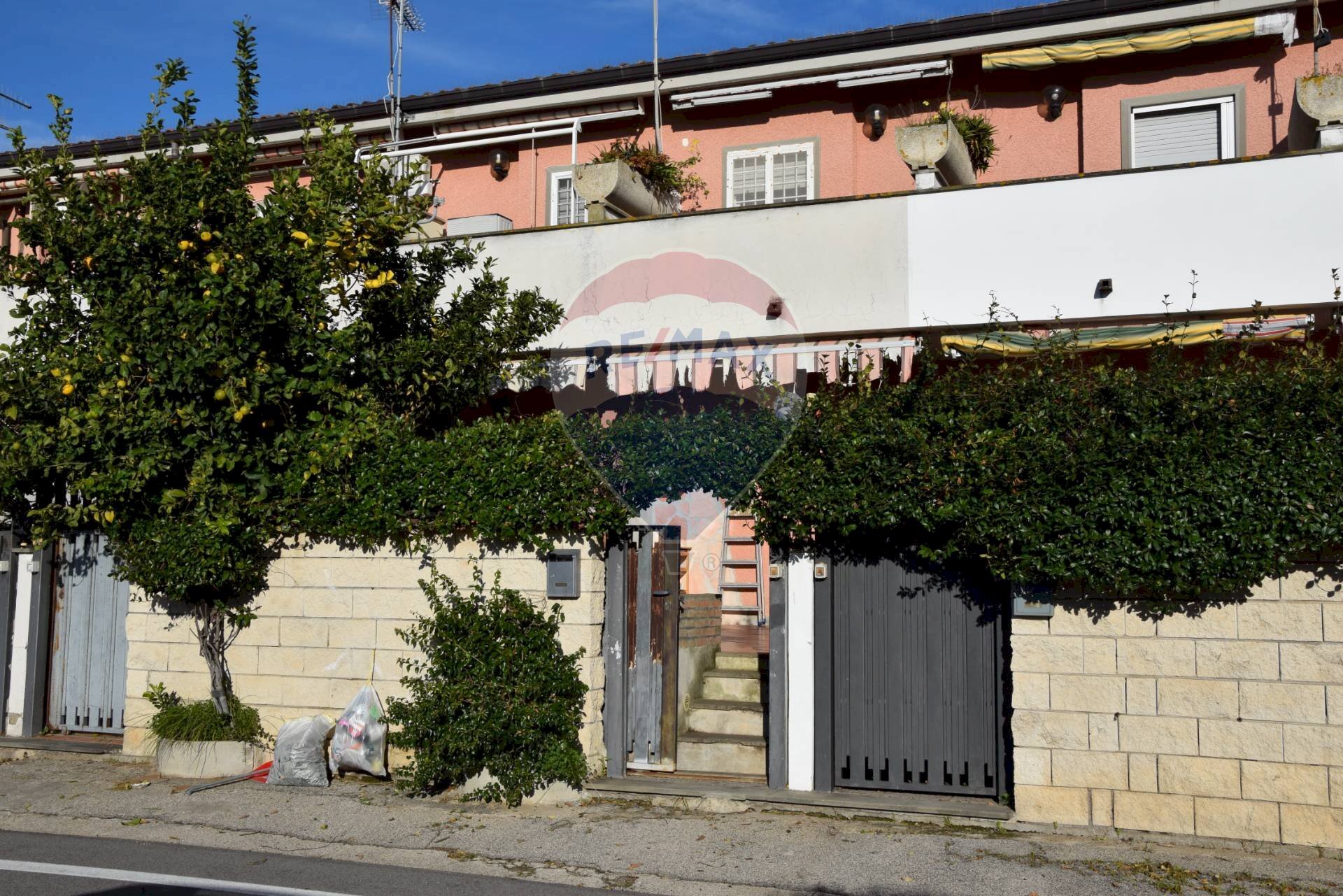 Edificio all\'aperto - Villa a Schiera Via dei Gerani
 
42, Ardea - foto 2