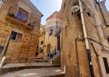 Edificio all\'aperto - Independent house Via Isola Dranza
 
4, Calascibetta - photo 23