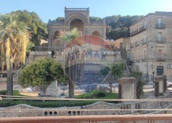 Edificio all\'aperto - Casa indipendente VIA PENTOLAI
 
106, Caltagirone - foto 13