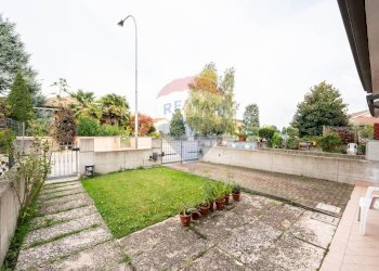 Giardino - Terraced Villa Via Anna Frank
 
24, Luzzara - photo 39