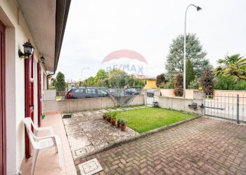 Giardino - Terraced Villa Via Anna Frank
 
24, Luzzara - photo 40