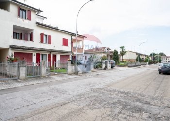 Edificio all\'aperto - Terraced Villa Via Anna Frank
 
24, Luzzara - photo 46