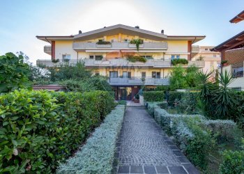 Casa all\'aperto - Villa Bifamiliare Via Solferino
 
20/2, Pescara - foto 1