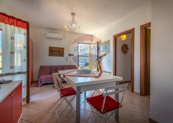 Sala da pranzo - Trilocale Via Molise
 
34, Castelsardo - foto 11