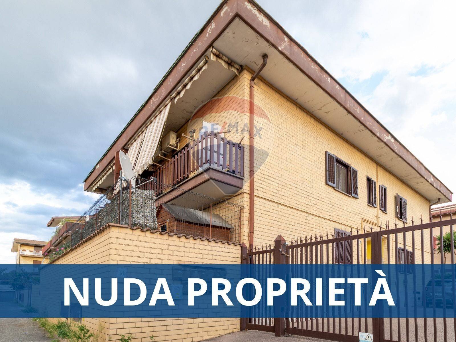 Edificio all\'aperto - Bilocale Via Giarre
 
36 A, Roma - foto 1