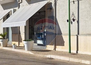 Edificio all\'aperto - Negozio Piazzale G. Rotolo
 
7, Menfi - foto 2