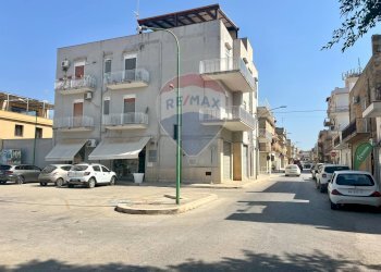 Edificio all\'aperto - Negozio Piazzale G. Rotolo
 
7, Menfi - foto 3