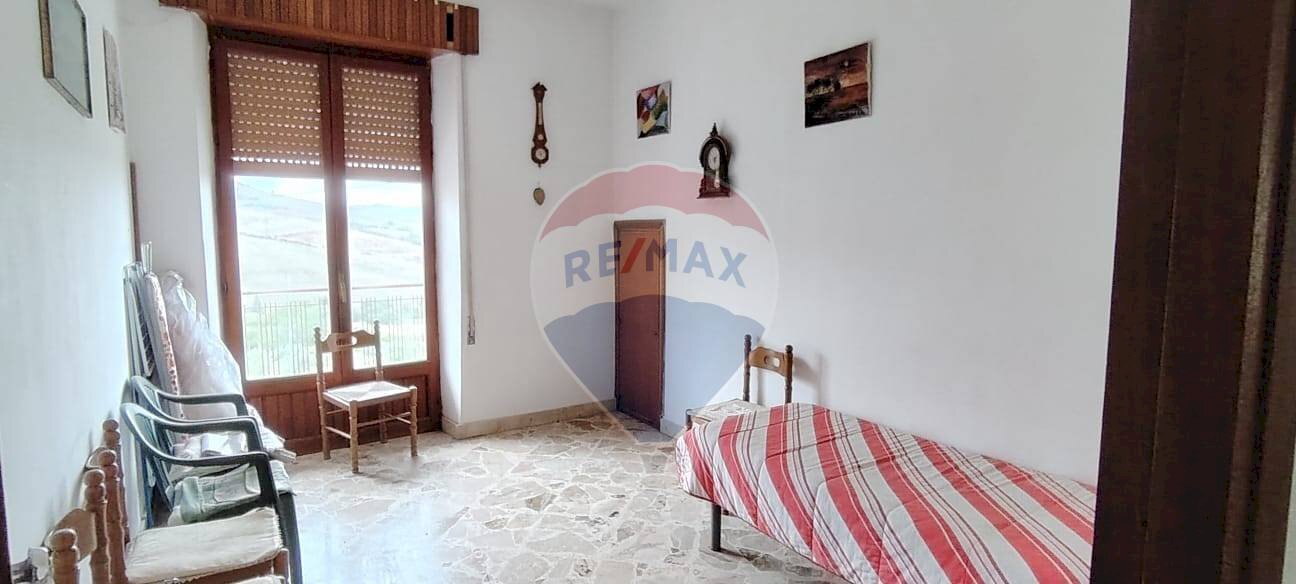 Camera / camera da letto - Appartamento via monte san salvatore
 
8, Castellana Sicula - foto 2