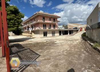 Foto 4 - Commercial Activity via Largo Carpinteri
 
6, Canicattini Bagni - photo 4