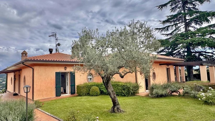 Shop Gualdo Cattaneo - photo 3