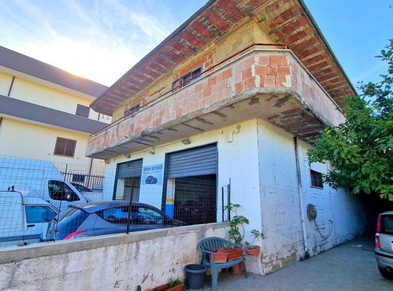 Casa indipendente Mondragone - foto 1