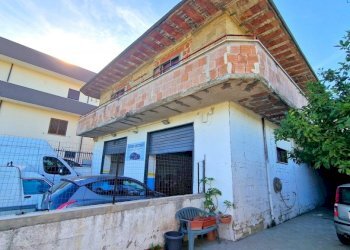 Casa indipendente Mondragone - foto 1