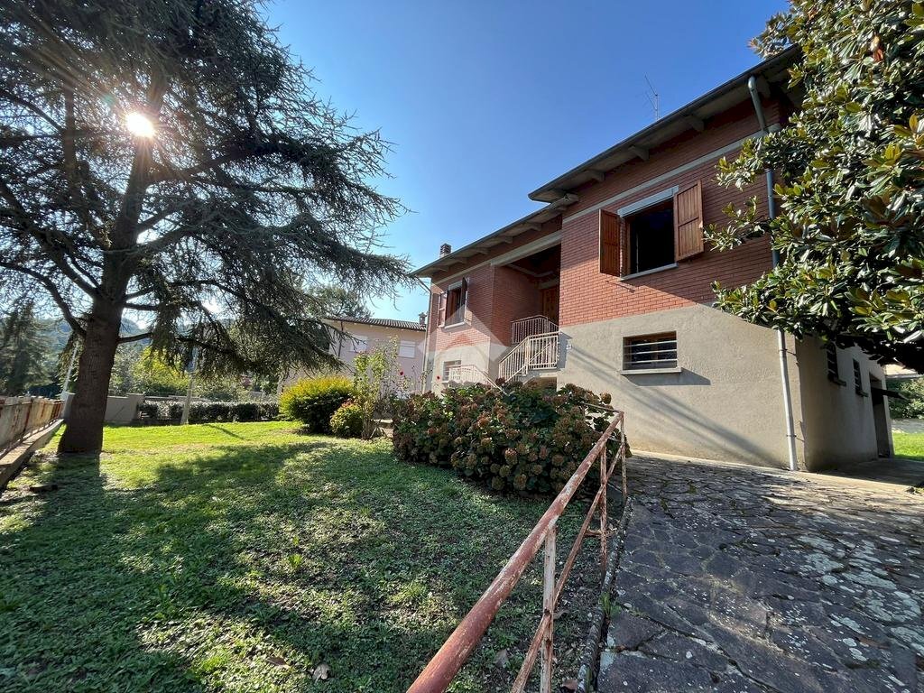 Independent house via raimondo franchetti, Viano - photo 1