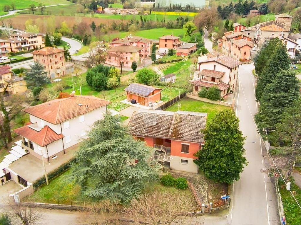 Independent house via raimondo franchetti, Viano - photo 1
