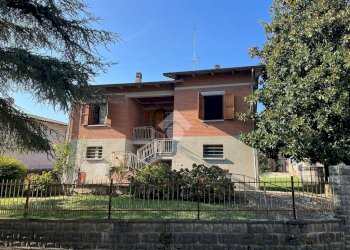 Independent house via raimondo franchetti, Viano - photo 2