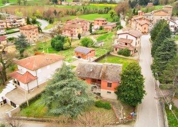 Independent house via raimondo franchetti, Viano - photo 1