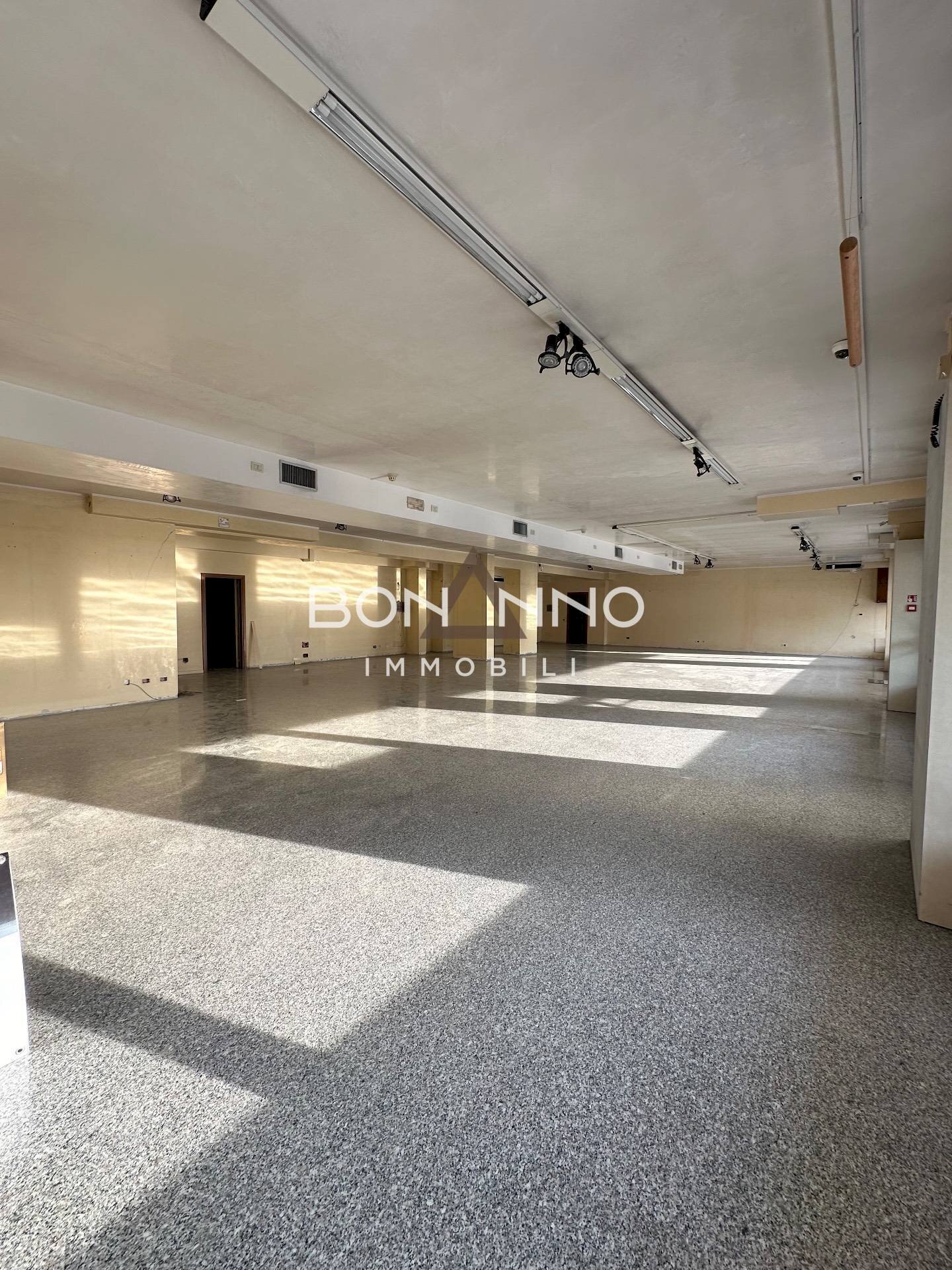 Foto 2 - Locale Commerciale VIA J. KENNEDY
 
28, Riese Pio X - foto 2