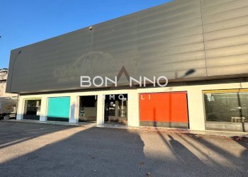 Foto 5 - Locale Commerciale VIA J. KENNEDY
 
28, Riese Pio X - foto 5