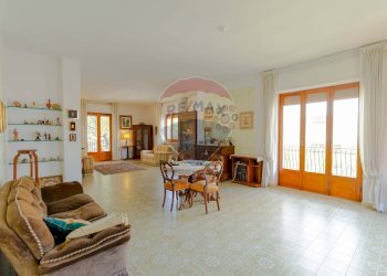 Sala da pranzo - Villa Via Giovanni Boccaccio
 
10, Conversano - foto 13