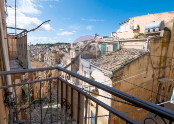 Balcone - Casa indipendente Via Giuseppico
 
5, Caltagirone - foto 1