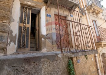 Edificio all\'aperto - Casa indipendente Via Giuseppico
 
5, Caltagirone - foto 24