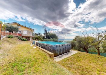 Giardino - Villa VIA delle quercie
 
47, Massarosa - foto 2