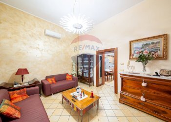 Soggiorno - Four-room apartment via solimena
 
93, Nocera Inferiore - photo 1